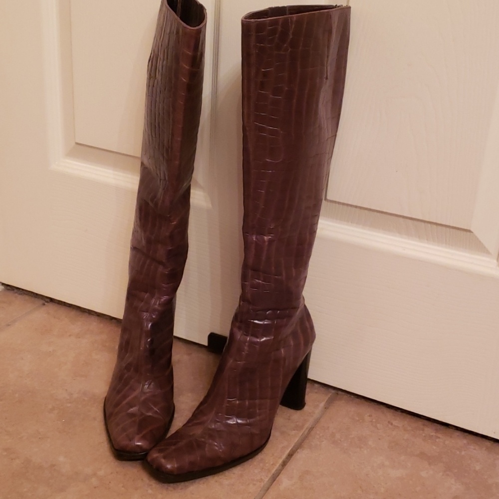 Pre-owned knee high boots